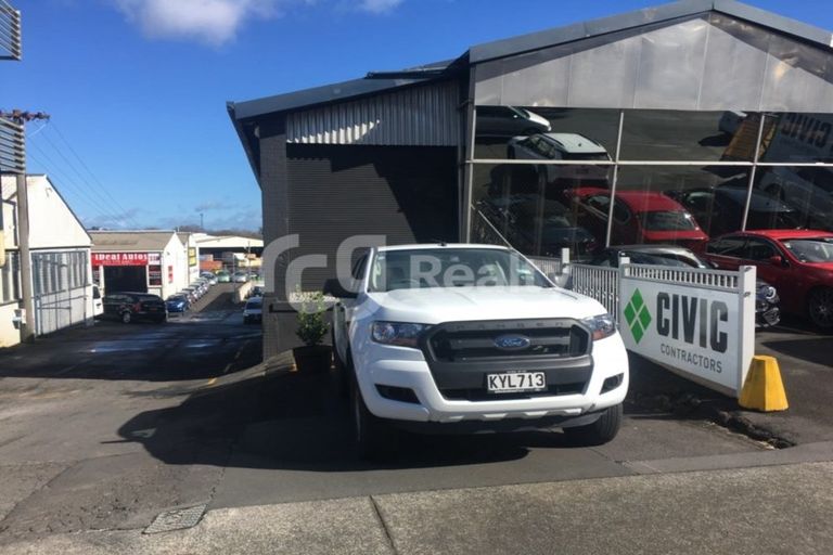 Photo of property in 25a Great South Road, Papakura, 2110