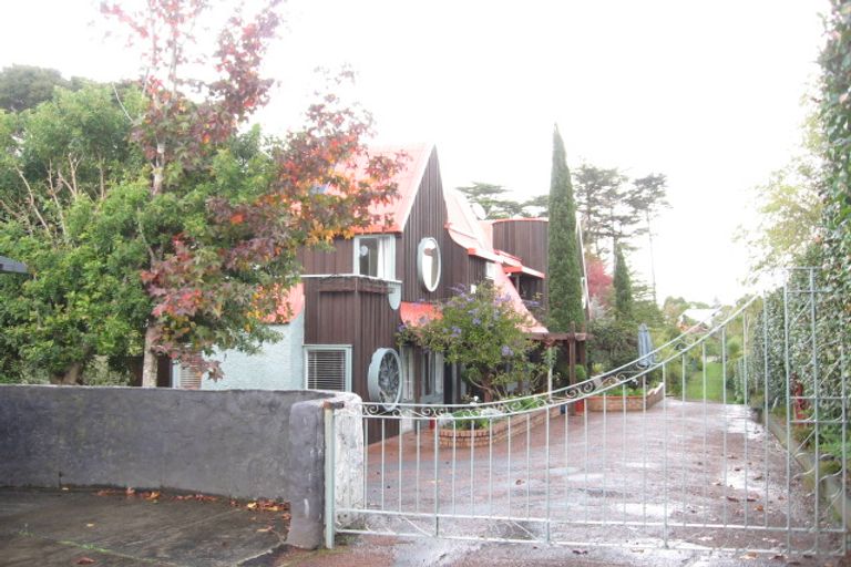 Photo of property in 64 Marine Parade, Mellons Bay, Auckland, 2014