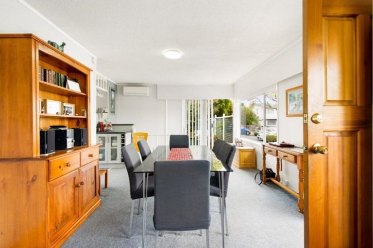 Photo of property in 1/15 Lancelot Place, Glenfield, Auckland, 0629