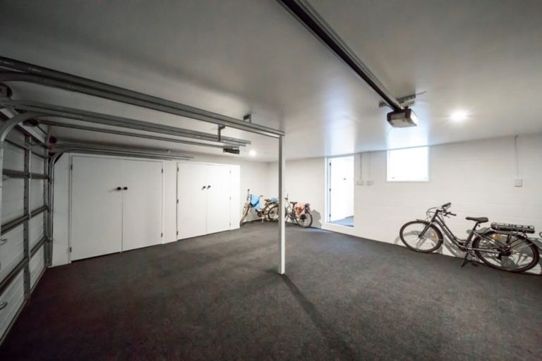 Photo of property in 5 Montana Place, Merrilands, New Plymouth, 4312