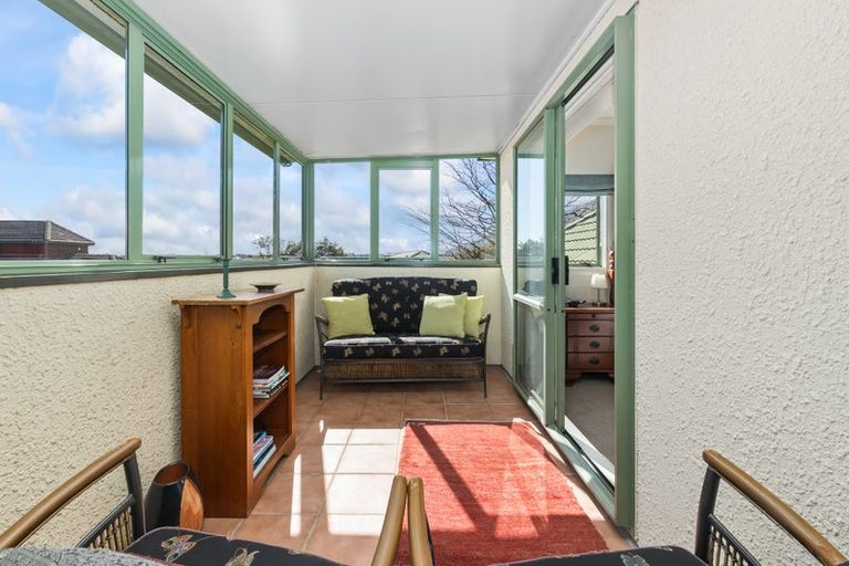 Photo of property in 16 Cranbrook Grove, Waikanae, 5036