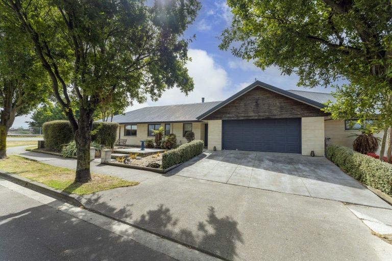 Photo of property in 18 Calvandra Grove, Rangiora, 7400