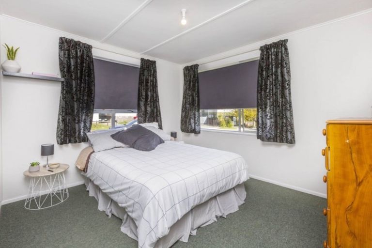 Photo of property in 17 Greenwich Grove, Stokes Valley, Lower Hutt, 5019