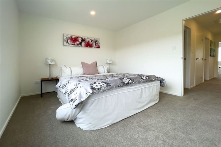 Photo of property in 25b Crestview Rise, Papakura, 2110