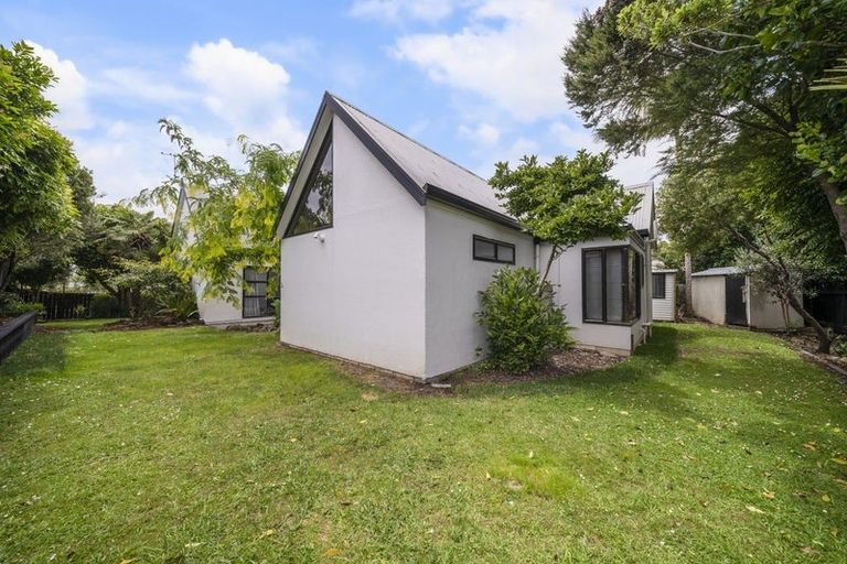 Photo of property in 91 Manhattan Heights, Glendene, Auckland, 0602