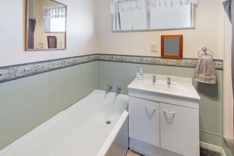 Photo of property in 31 Tongariro Street, Castlecliff, Whanganui, 4501