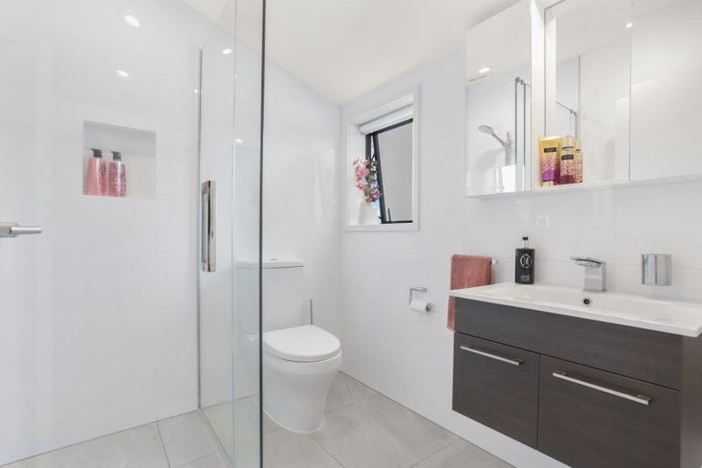 Photo of property in 25 Waimana Avenue, Northcote Point, Auckland, 0627