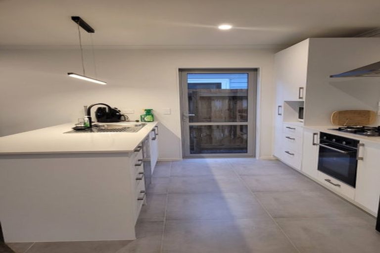 Photo of property in 16 Kutukutu Street, Takanini, 2112