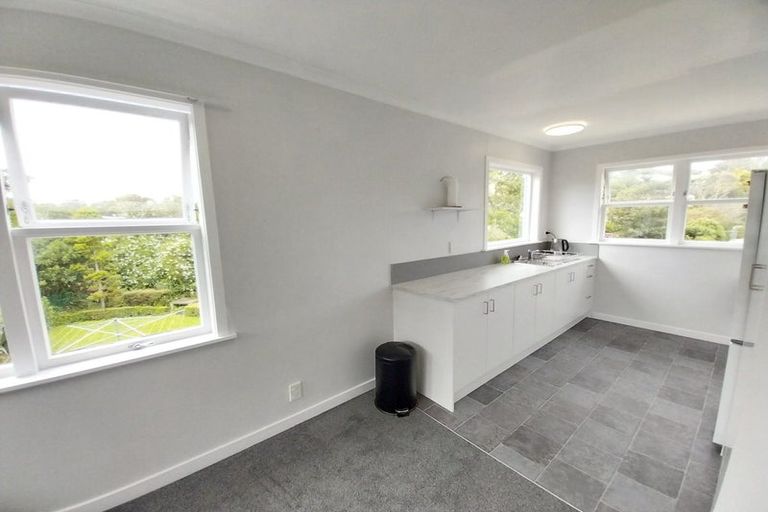 Photo of property in 179 Newlands Road, Newlands, Wellington, 6037