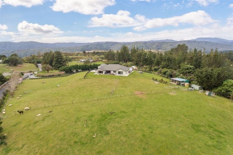Photo of property in 32c Kaitoke Loop, Kaitoke, Upper Hutt, 5018