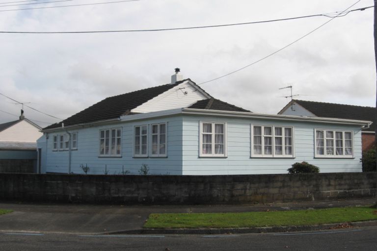 Photo of property in 18 Gibson Crescent, Naenae, Lower Hutt, 5011