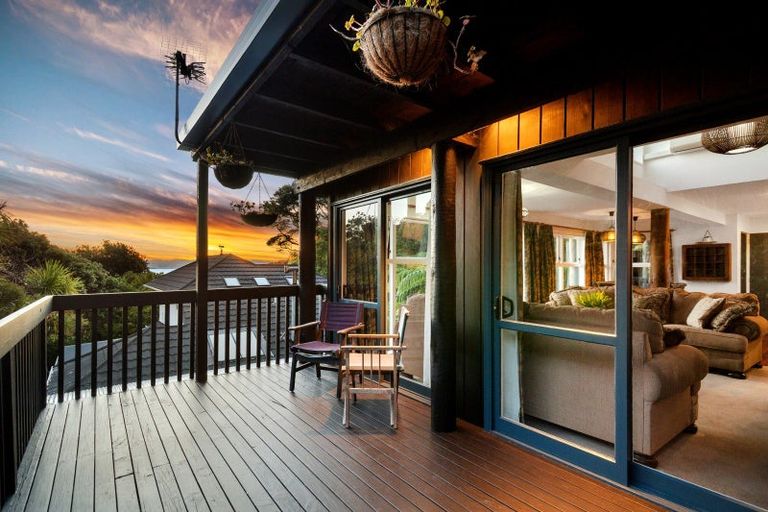 Photo of property in 3a Whiorau Grove, Lowry Bay, Lower Hutt, 5013