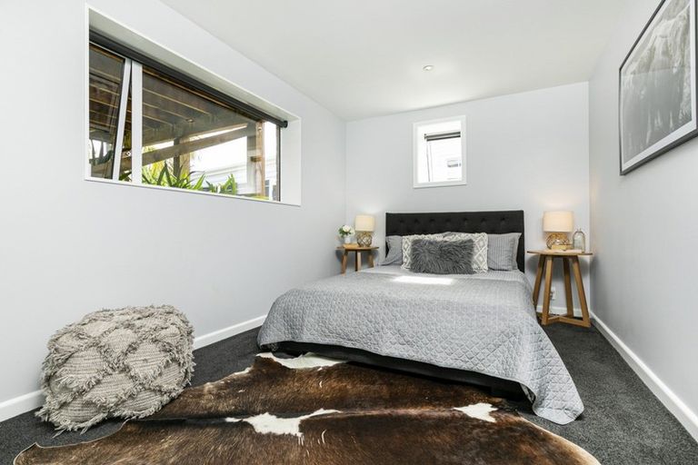 Photo of property in 1 Hanlon Crescent, Narrow Neck, Auckland, 0624