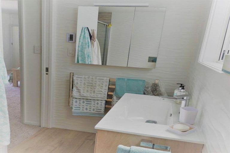 Photo of property in 27 Hona Street, Waikanae Beach, Waikanae, 5036