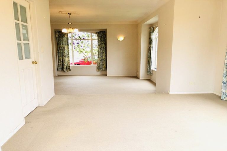 Photo of property in 1 Arrathorne Place, Northpark, Auckland, 2013