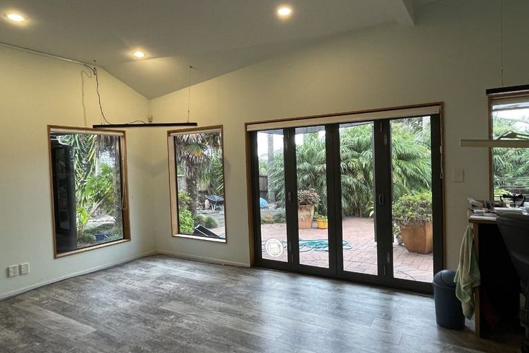 Photo of property in 2 Gilberd Place, Torbay, Auckland, 0630