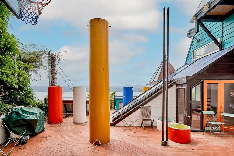 Photo of property in 7 Fortification Road, Karaka Bays, Wellington, 6022