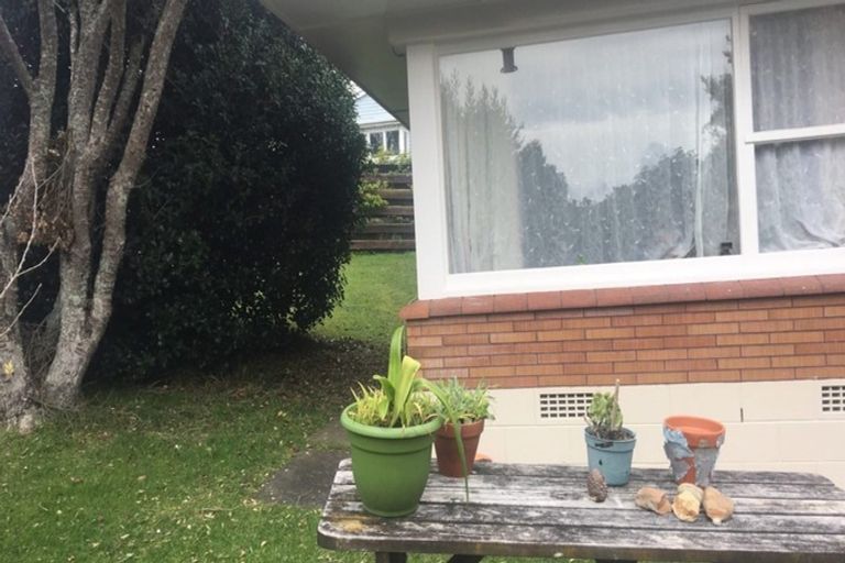 Photo of property in 1/28c Sunnynook Road, Sunnynook, Auckland, 0620