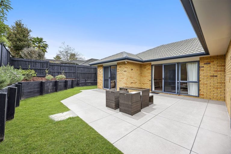 Photo of property in 25 Dairyland Drive, East Tamaki Heights, Auckland, 2016