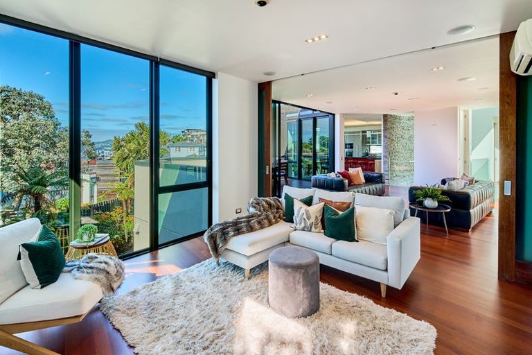 Photo of property in 24d Mandalay Terrace, Khandallah, Wellington, 6035