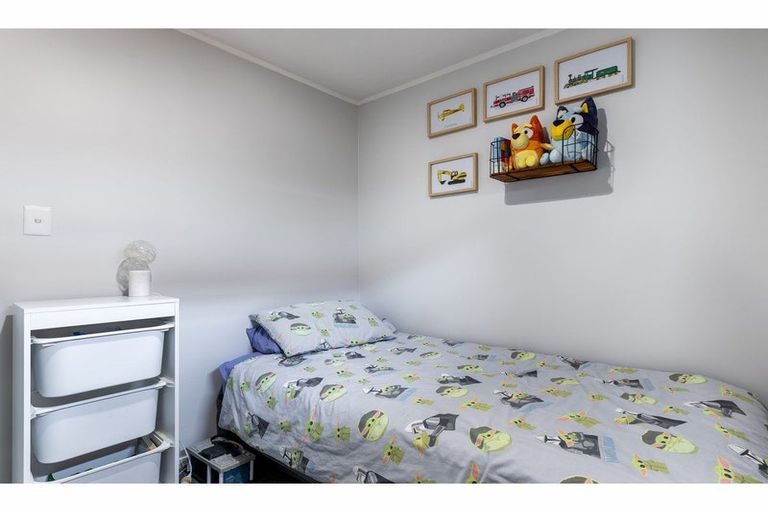 Photo of property in 1/16 Edwin Freeman Place, Ranui, Auckland, 0612