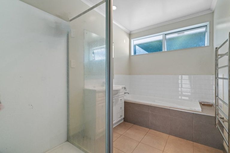 Photo of property in 27 The Track, Takanini, 2112