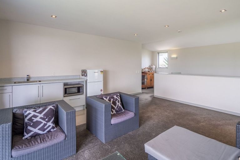 Photo of property in 18 Olliver Grove, Waikanae Beach, Waikanae, 5036