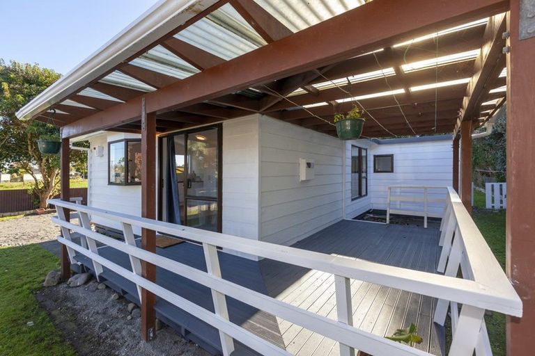 Photo of property in 17 Old Coach Road South, Otaki Beach, Otaki, 5512