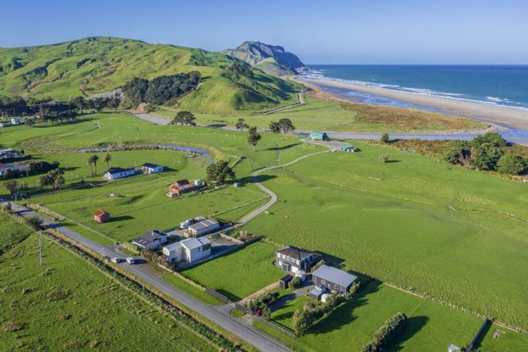 Photo of property in 79 Seaview Road, Herbertville, 4970