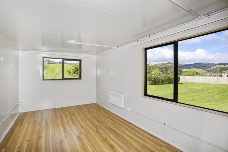 Photo of property in 32 Kawakawa Bay Coast Road, Kawakawa Bay, Papakura, 2585