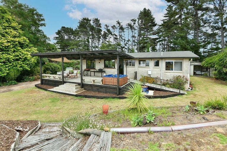 Photo of property in 1708 South Head Road, South Head, Helensville, 0874