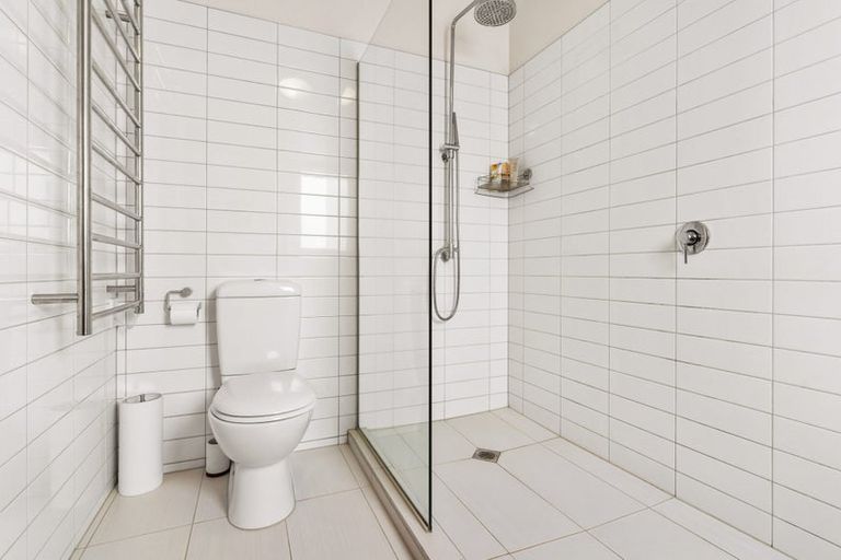 Photo of property in 3/3 Severn Street, Island Bay, Wellington, 6023