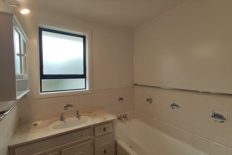 Photo of property in 1/94 John Downs Drive, Browns Bay, Auckland, 0630