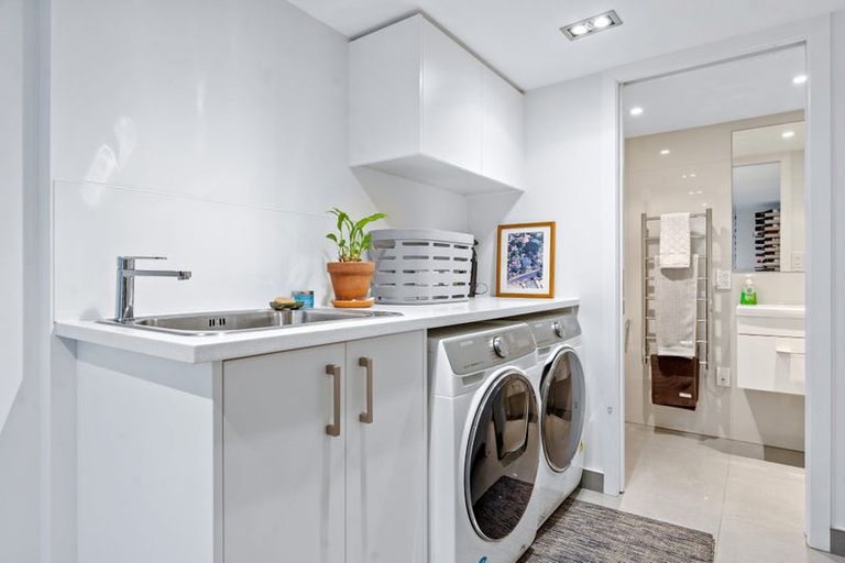 Photo of property in 14 Waimana Avenue, Northcote Point, Auckland, 0627