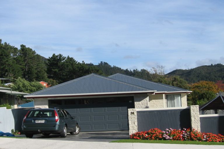 Photo of property in 94 Manuka Street, Stokes Valley, Lower Hutt, 5019