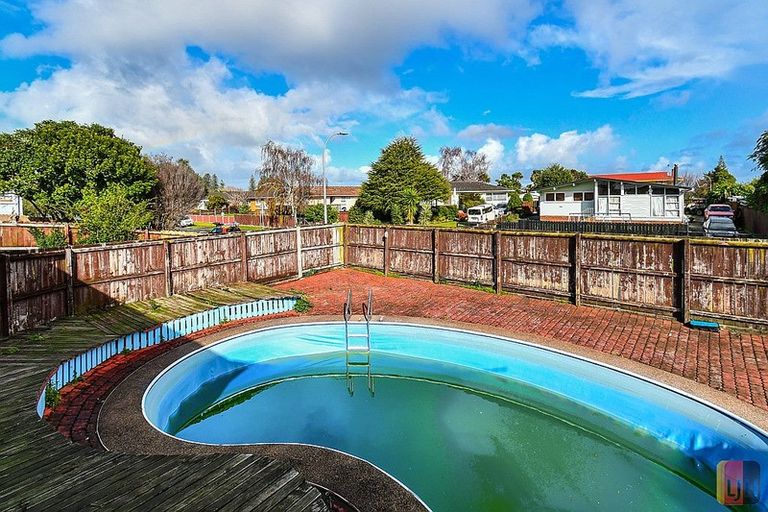 Photo of property in 37 Gainsborough Street, Manurewa, Auckland, 2102