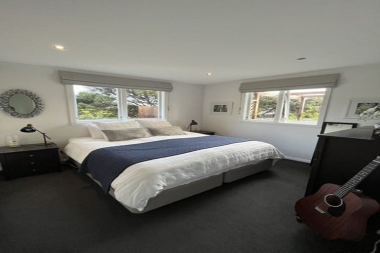 Photo of property in 1 Kahu Road, Paremata, Porirua, 5024