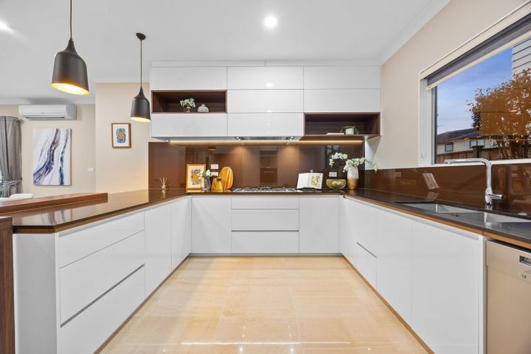 Photo of property in 1 Creggan Crescent, Flat Bush, Auckland, 2019