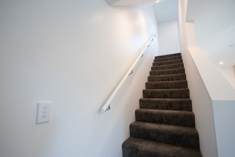 Photo of property in 2/176 Cambridge Terrace, Fairfield, Lower Hutt, 5011