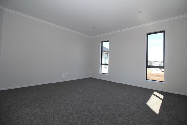 Photo of property in 21 Kaurinui Crescent, One Tree Point, 0118