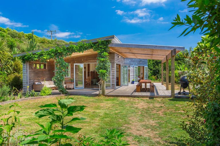 Photo of property in 1046 Te Hutewai Road, Raglan, 3296