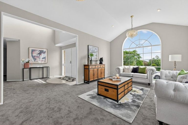 Photo of property in 32 Delmont Close, East Tamaki Heights, Auckland, 2016