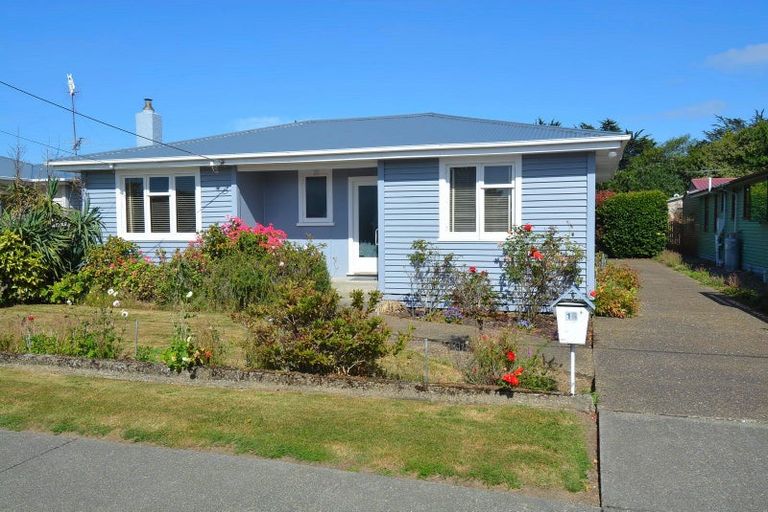 Photo of property in 16 Fraser Street, Waikiwi, Invercargill, 9810