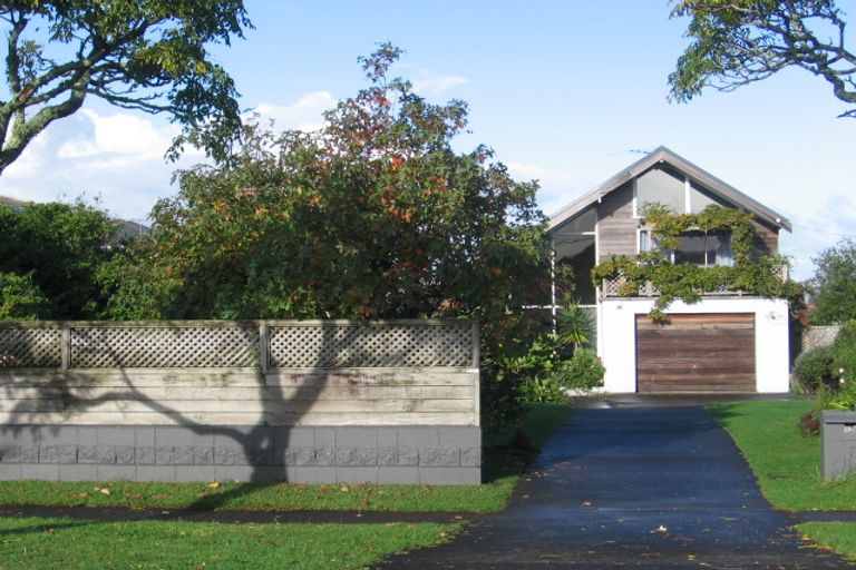 Photo of property in 20a Riverlea Avenue, Pakuranga, Auckland, 2010