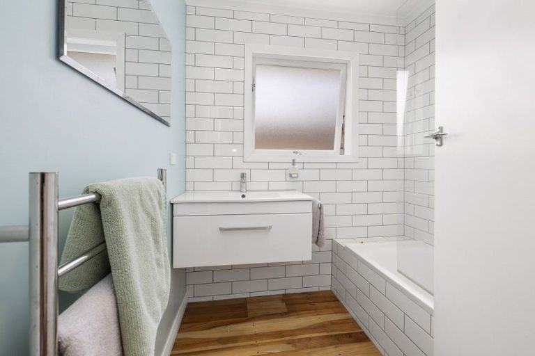 Photo of property in 10 Tahuna Avenue, Raglan, 3225