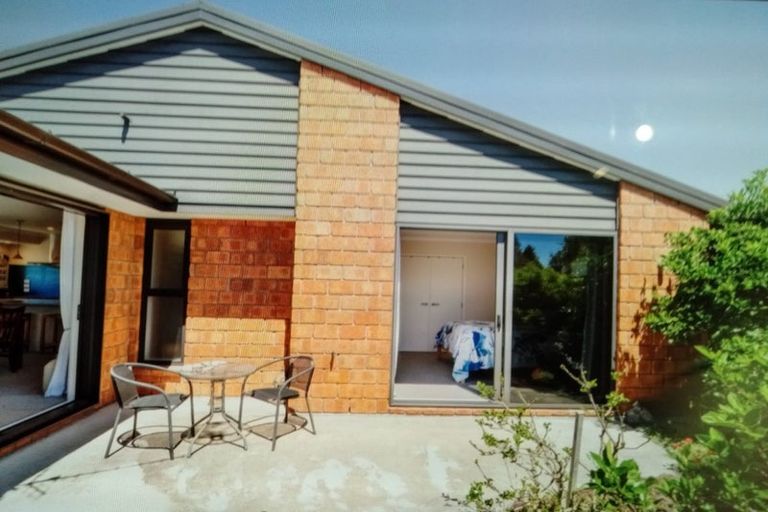 Photo of property in 4b Read Crescent, Clive, 4102