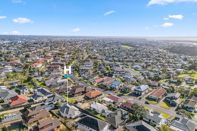 Photo of property in 4233 Great North Road, Glendene, Auckland, 0602