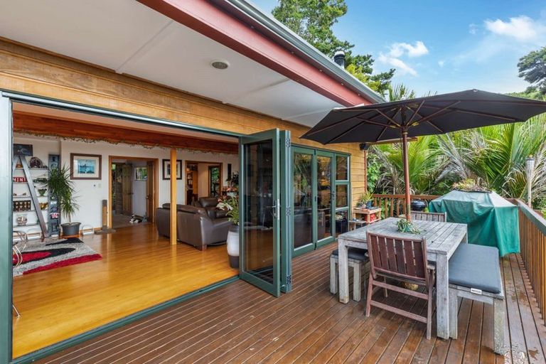 Photo of property in 34 Kauri Point Road, Laingholm, Auckland, 0604
