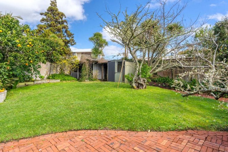 Photo of property in 2/10 Rodney Road, Northcote Point, Auckland, 0627