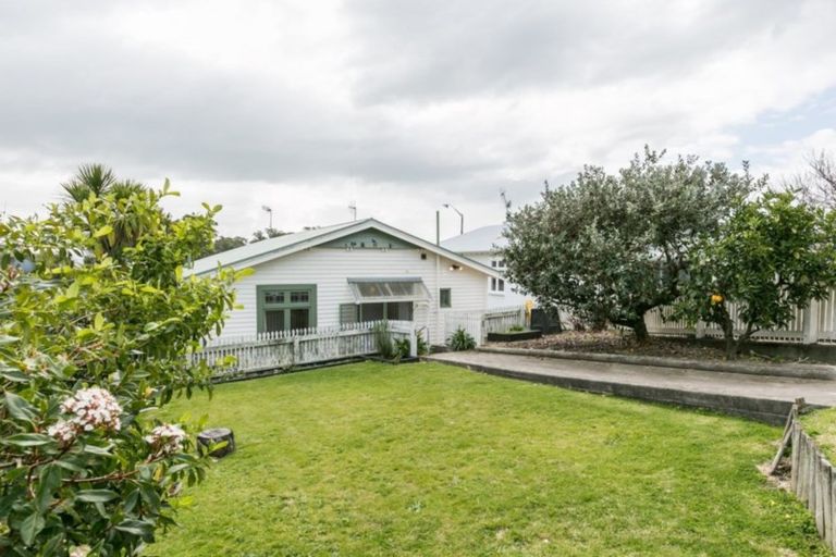 Photo of property in 78 Napier Terrace, Hospital Hill, Napier, 4110